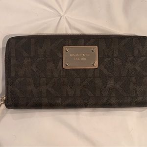 Authentic Wallet in excellent condition…